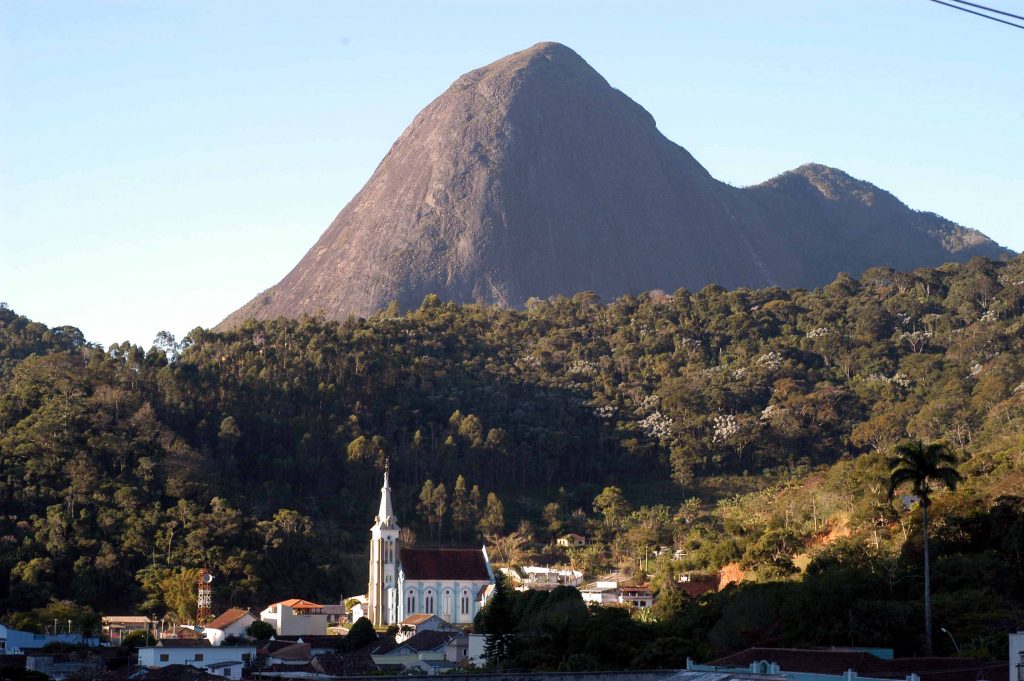 Pedra Dibuá e Igreja Matriz