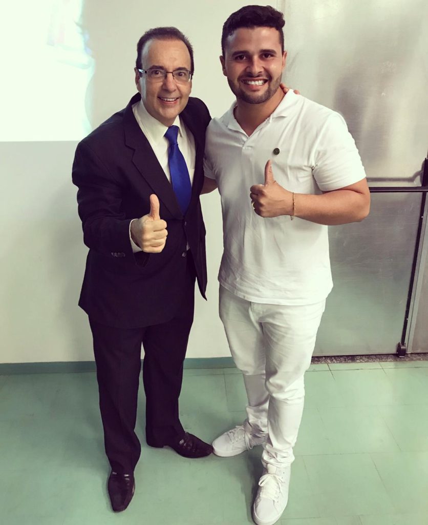 Dr. Waghabi com Dr. Bactéria