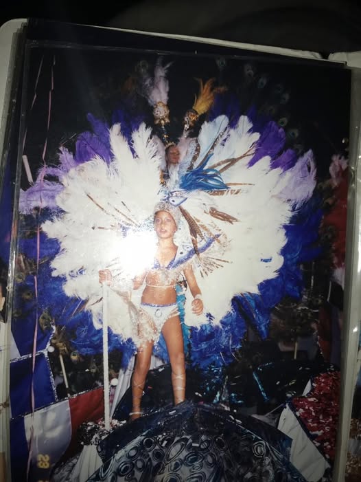 Luma em fantasia luxuosa