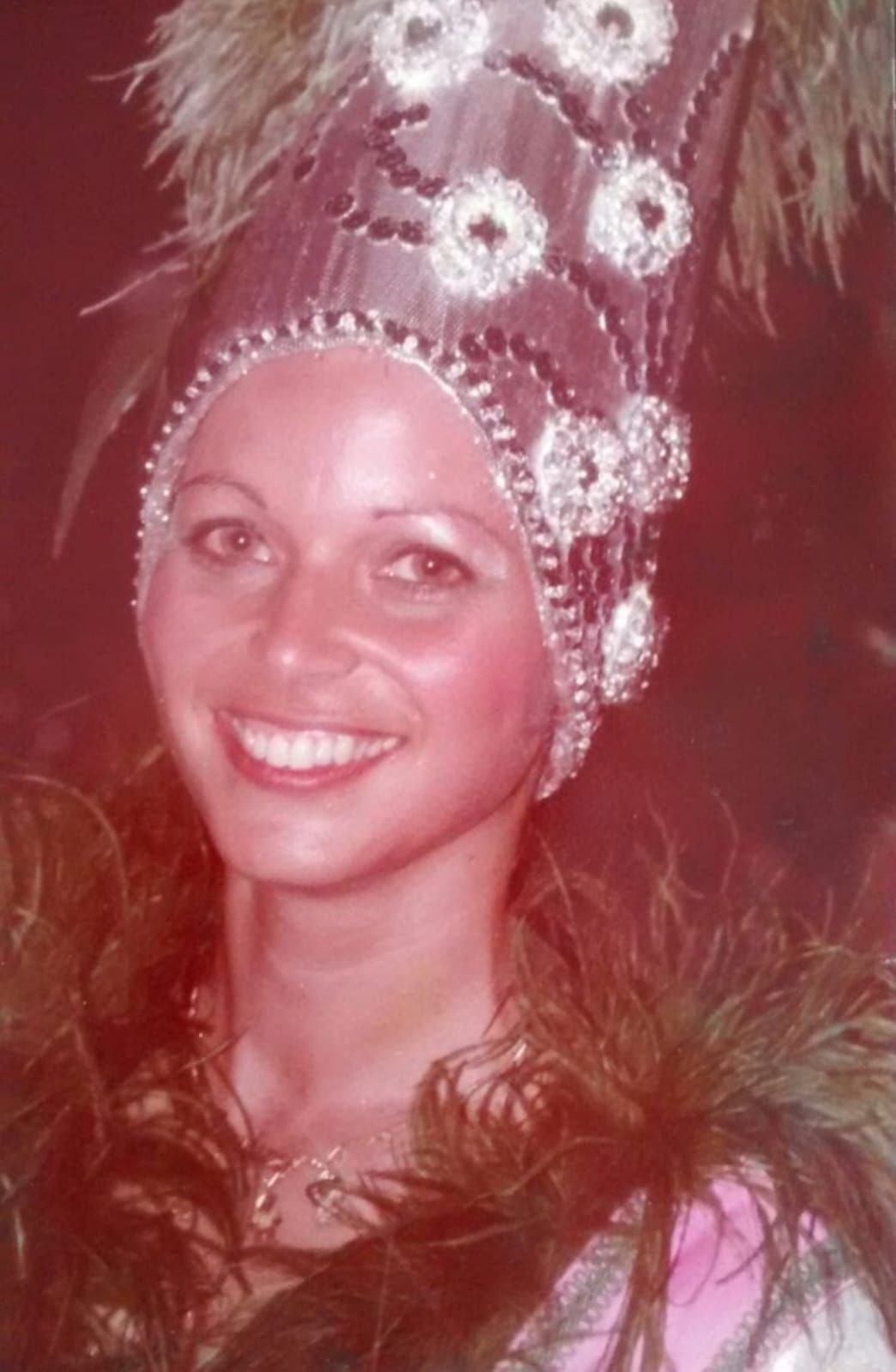 Laudene Eccard porta-bandeira