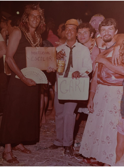 Sátira sobre a desvalorização das professoras