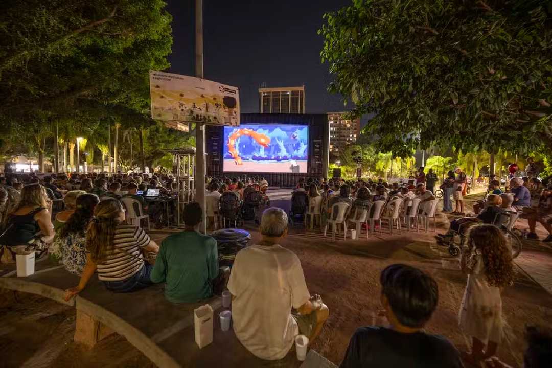 Sessão de cinema ao ar livre do Curta na Praça